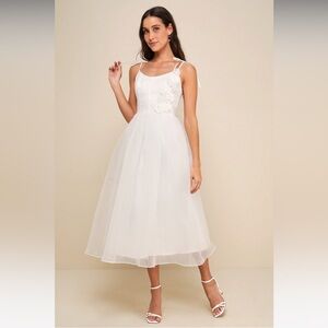 LULUS WHITE ORGANZA ROSETTE DRESS- M (NWT)